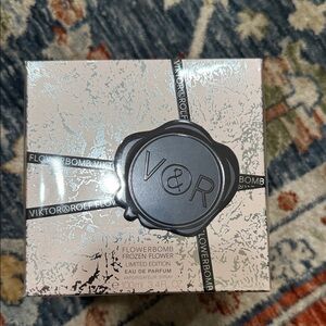 Viktor & Rolf Limited-Edition Frozen Flower Flowerbomb Eau de Parfum